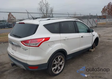 2016 Ford Escape Titanium z USA, uszkodzony, nr VIN 1FMCU9J92GUB31741